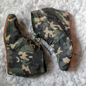 Fab camo wedge shoes, size 11 fits like a 10
